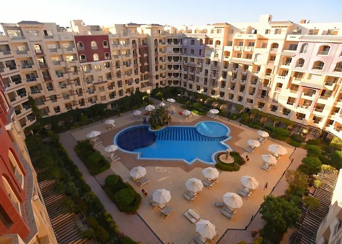 Modern With Pool View In The Center شقة
