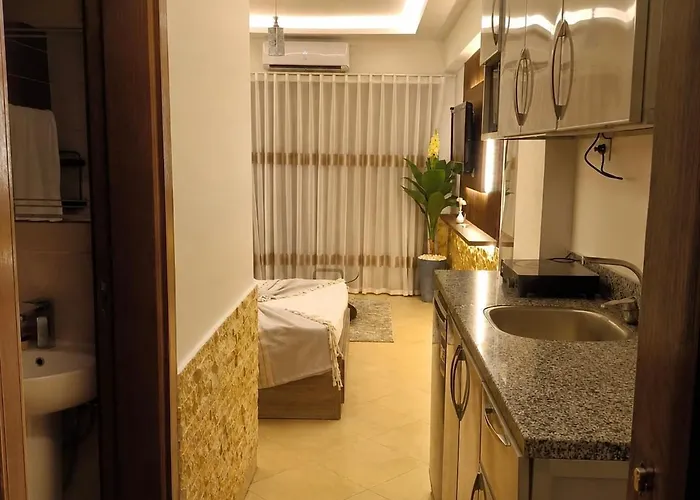 Modern With Pool View In The Center شقة