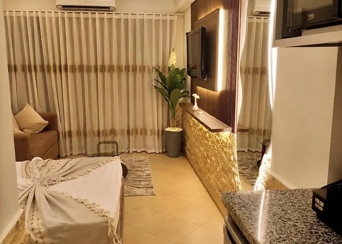 Modern With Pool View In The Center شقة *