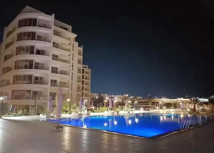 Modern With Pool View In The Center الغردقة