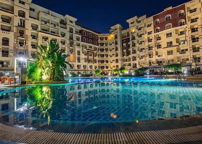 Modern With Pool View In The Center *